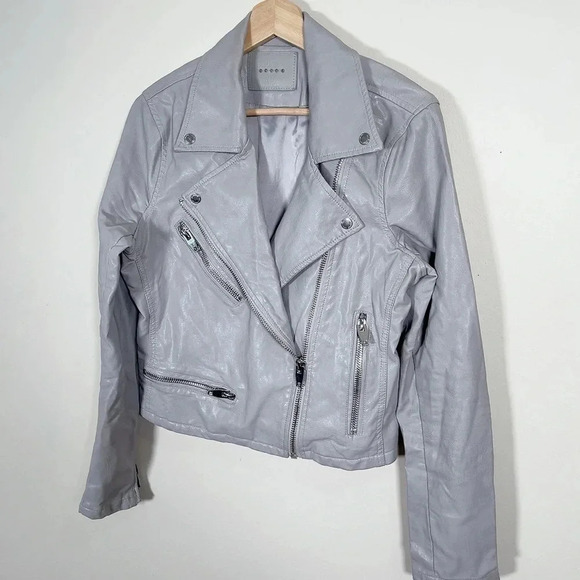 BLANKNYC | LIGHT GREY BIKER FAUX LEATHER JACKET - Picture 3 of 14